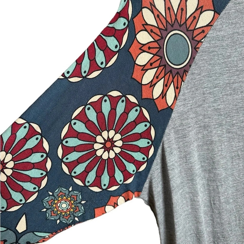 LuLaRoe Bold Colorful Flower Women's Large Blouse - Picture 2 of 4